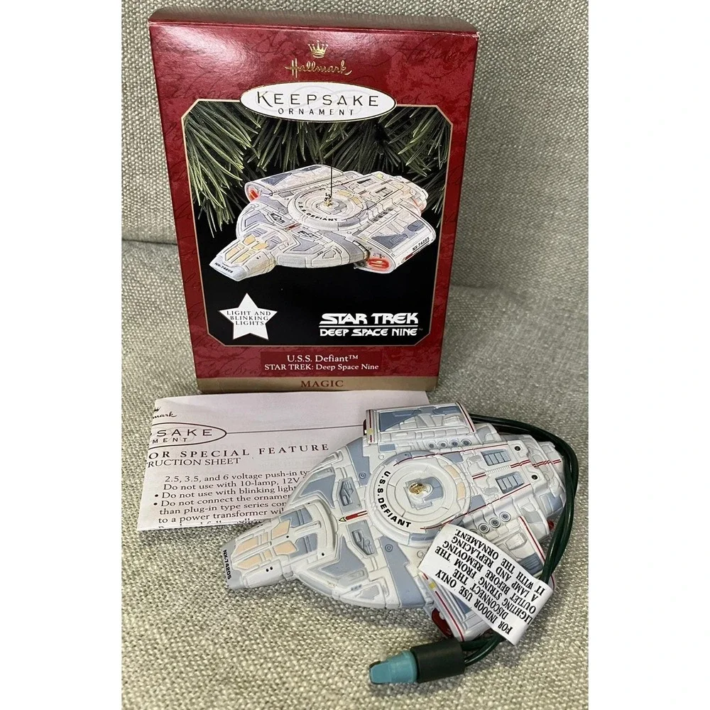 Vtg 1997 Hallmark Keepsake Ornament - USS Defiant Star Trek Deep Space Nine DS9